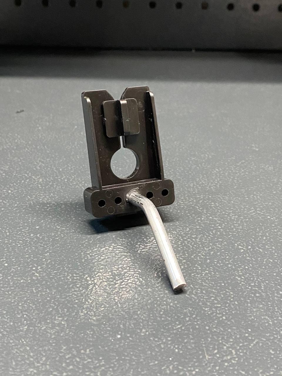 Крючок наклонный 50 мм