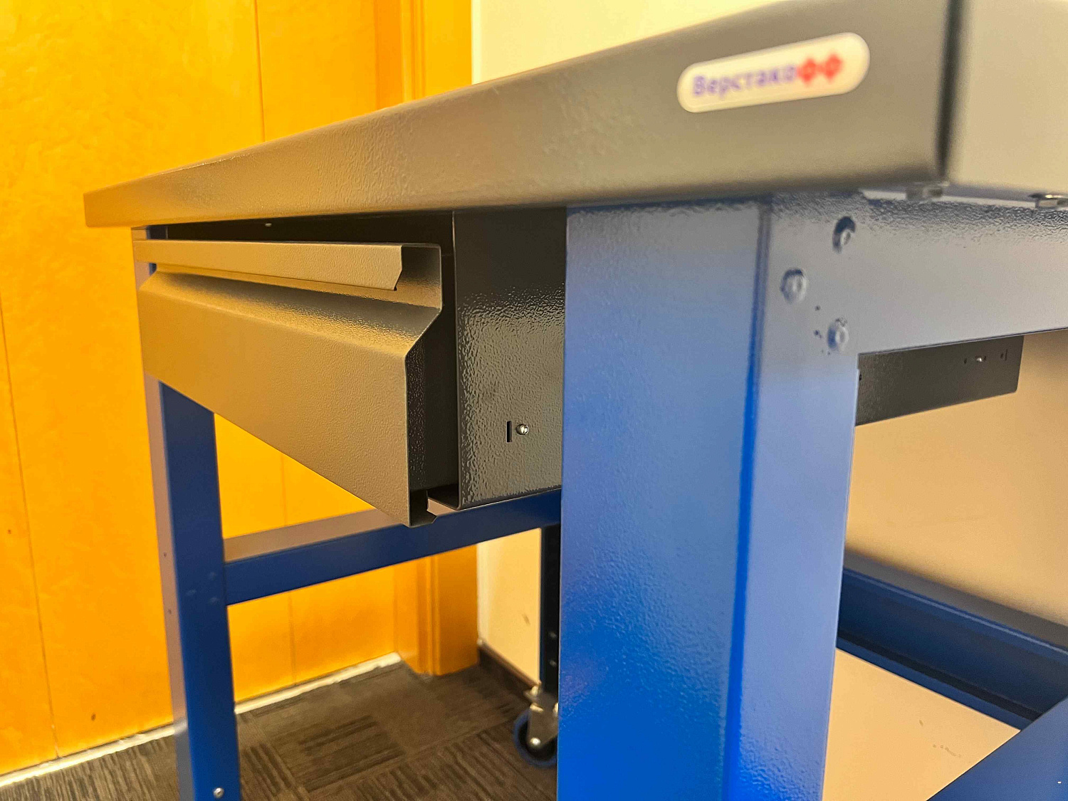 PLC 10.1 Стол металлический промышленный 1000x700 мм с ящиком